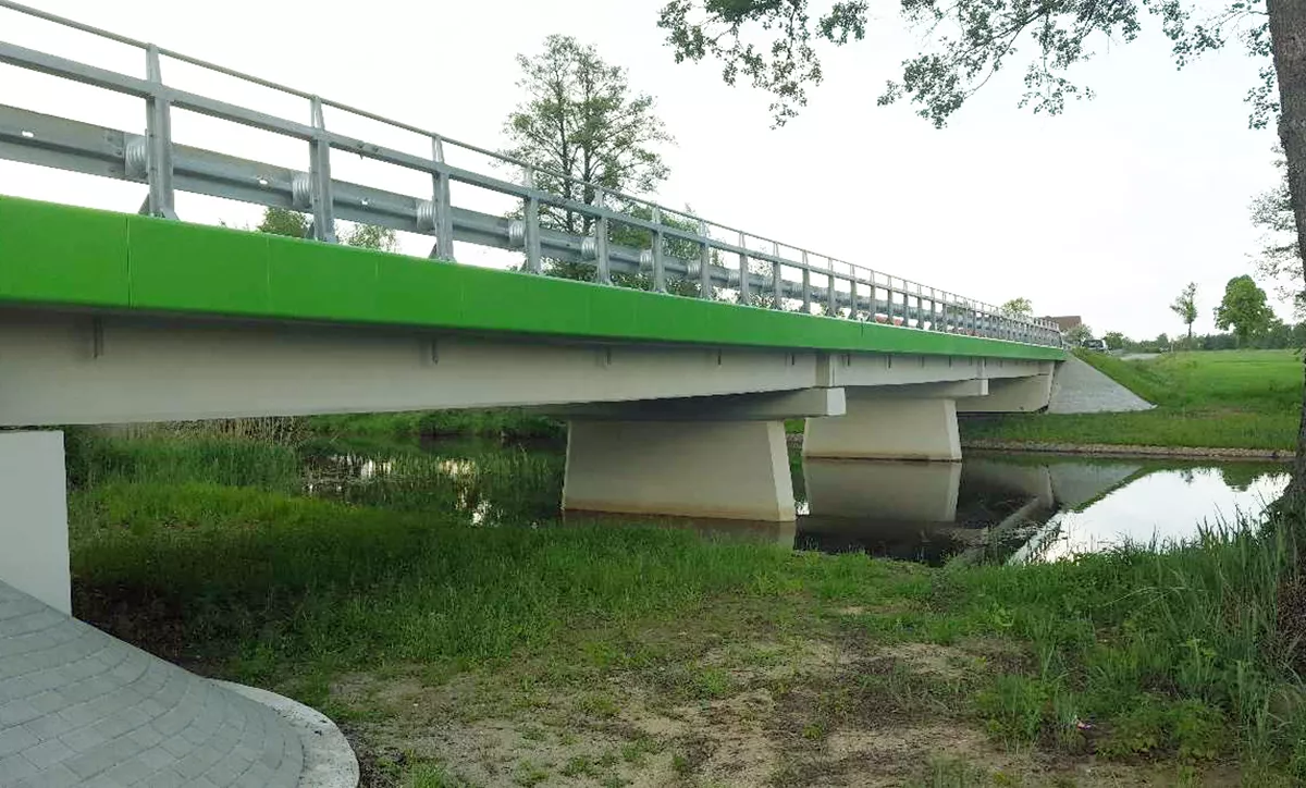 Most nad rzeką Węgierka